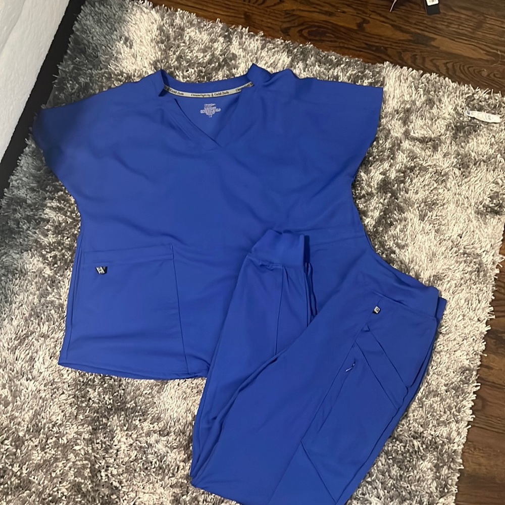 Climate right scrub set